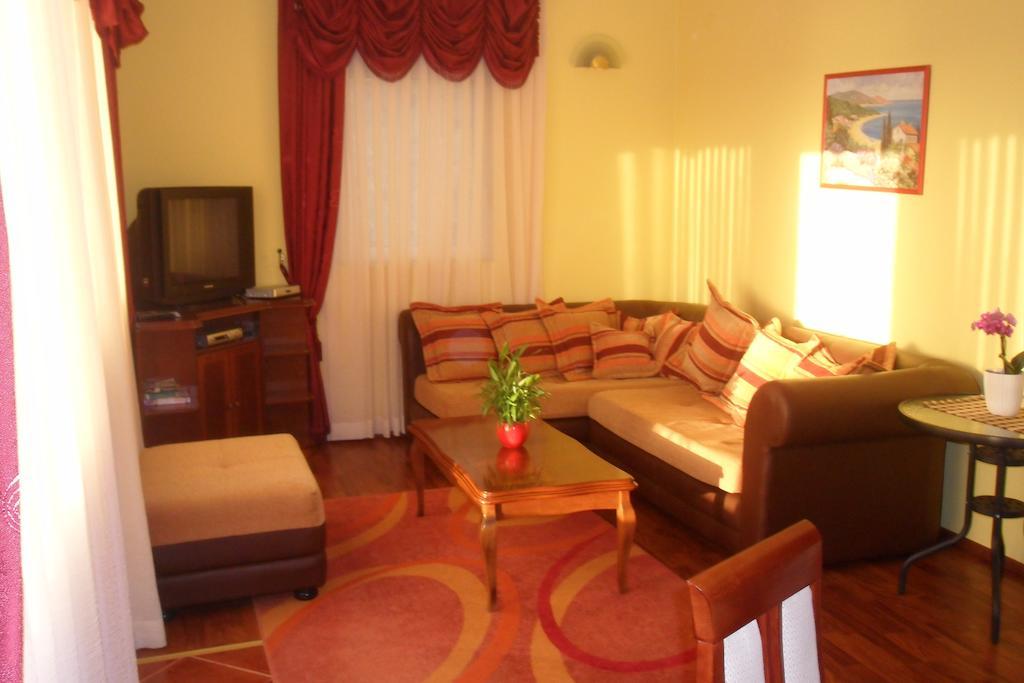 Apartments Marovic Lustica Exterior photo