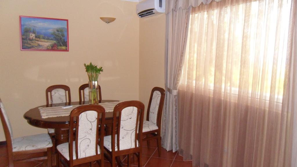 Apartments Marovic Lustica Exterior photo