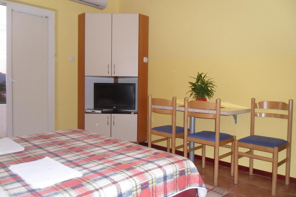 Apartments Marovic Lustica Exterior photo